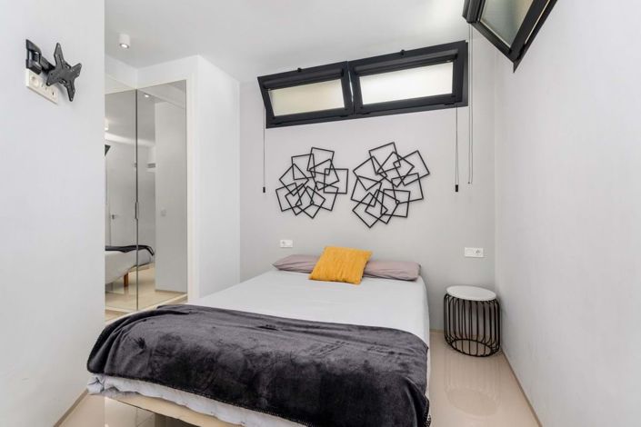 Image No.23-4 Bed Townhouse for sale