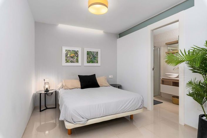 Image No.24-4 Bed Townhouse for sale