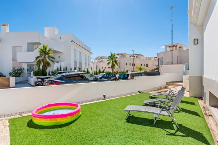 Image No.40-4 Bed Townhouse for sale