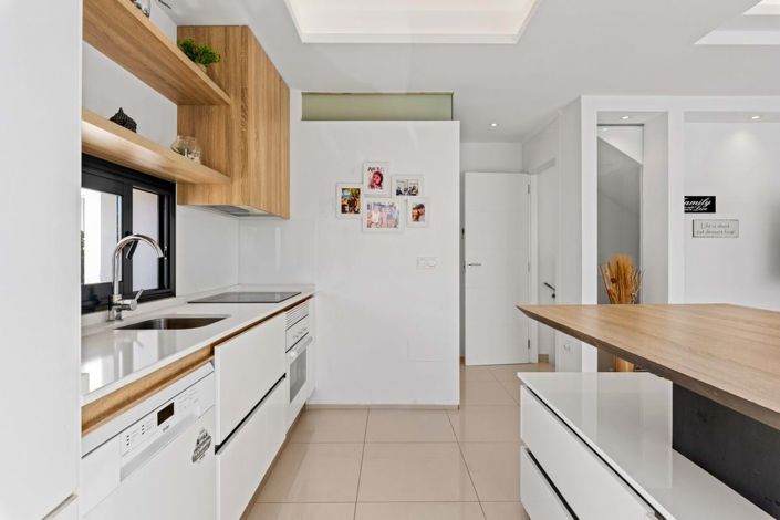 Image No.8-4 Bed Townhouse for sale