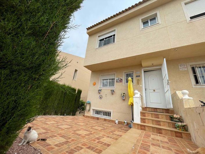 Image No.1-5 Bed Semi-Detached for sale