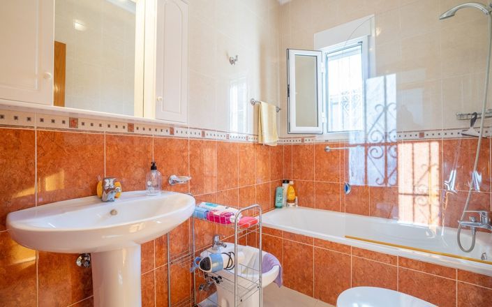 Image No.14-3 Bed Townhouse for sale