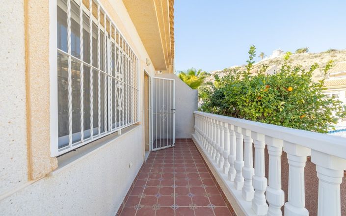 Image No.26-3 Bed Townhouse for sale