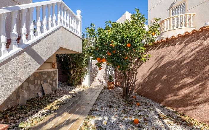 Image No.28-3 Bed Townhouse for sale