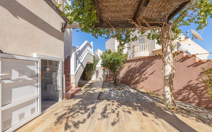 Image No.30-3 Bed Townhouse for sale