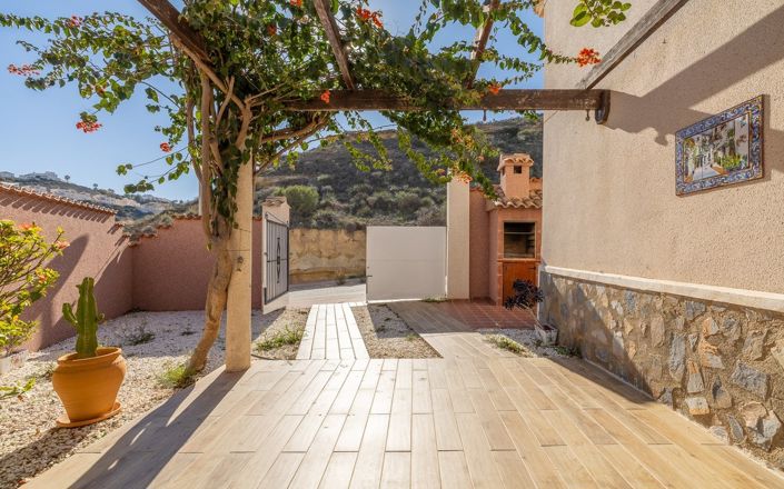 Image No.31-3 Bed Townhouse for sale