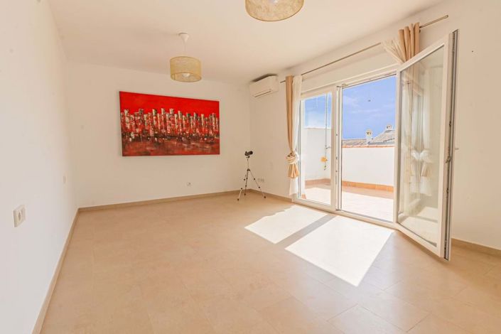 Image No.5-4 Bed Villa for sale