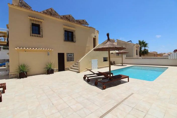 Image No.2-5 Bed Villa for sale