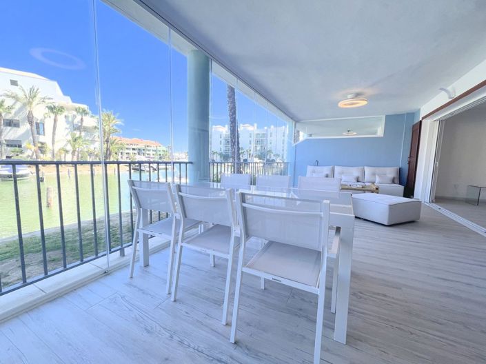 Image No.1-4 Bed Property for sale