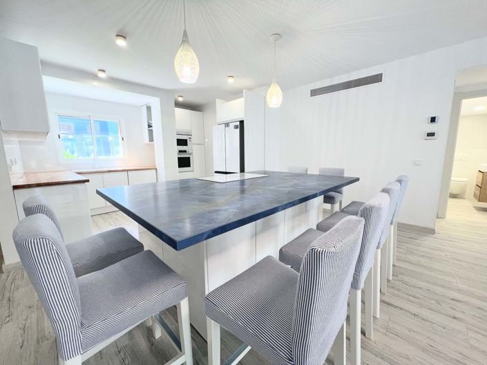 Image No.12-4 Bed Property for sale