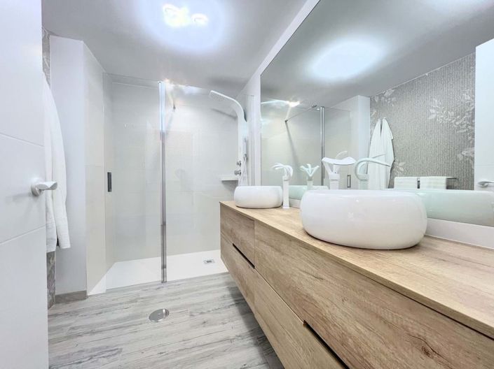 Image No.20-4 Bed Property for sale