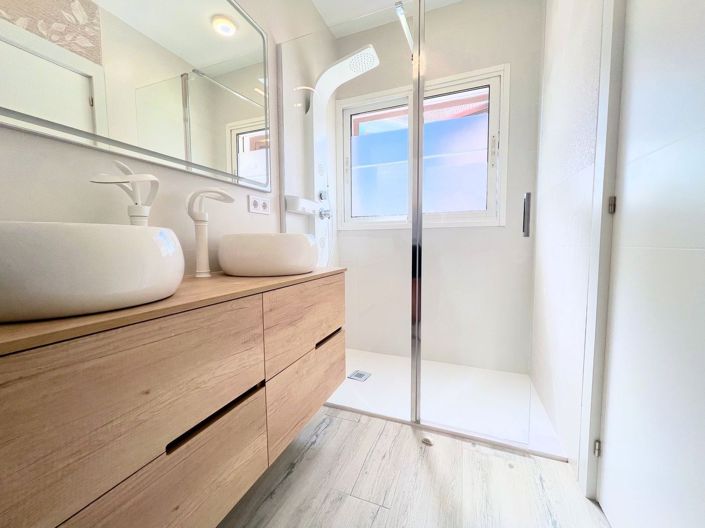 Image No.24-4 Bed Property for sale