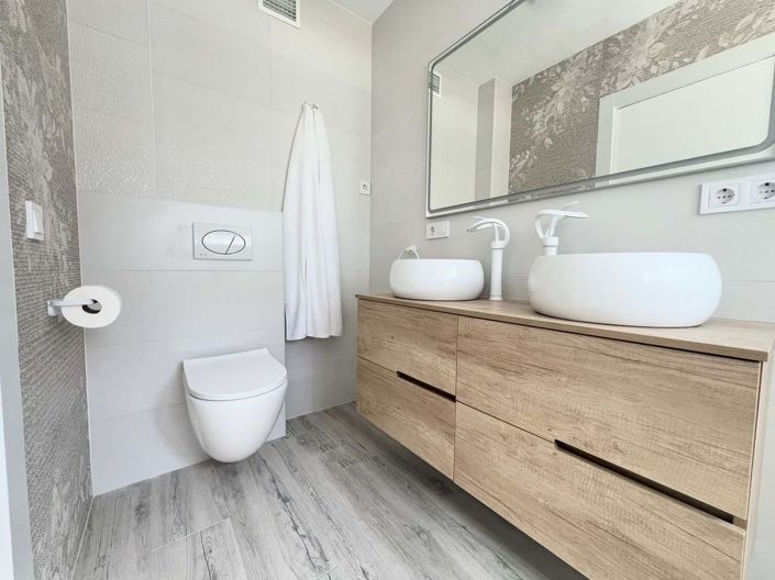 Image No.25-4 Bed Property for sale