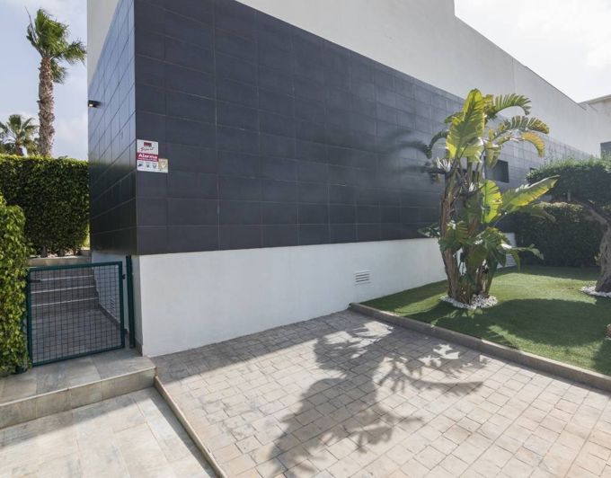 Image No.13-3 Bed Semi-Detached for sale