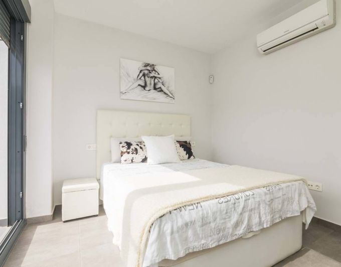 Image No.16-3 Bed Semi-Detached for sale