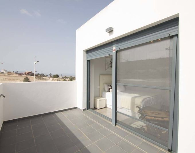 Image No.25-3 Bed Semi-Detached for sale