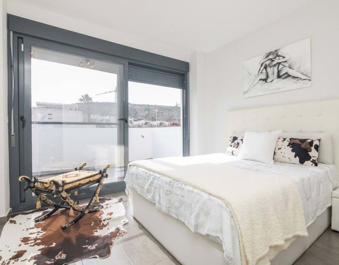 Image No.44-3 Bed Semi-Detached for sale