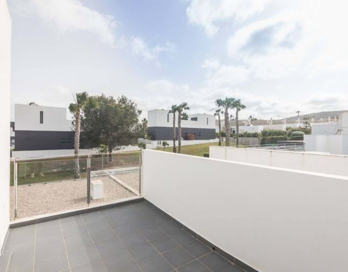 Image No.50-3 Bed Semi-Detached for sale