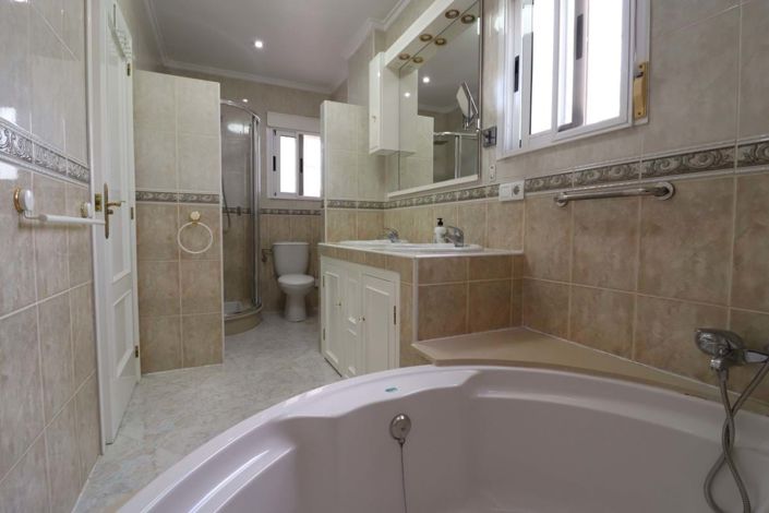 Image No.30-4 Bed Villa for sale