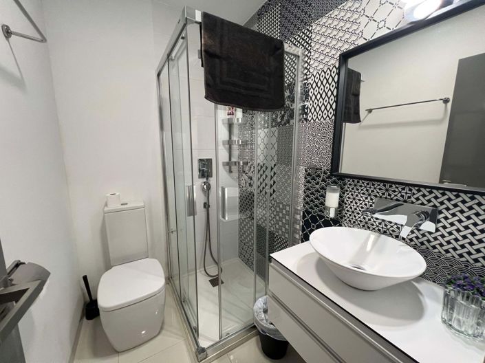 Image No.15-2 Bed Property for sale