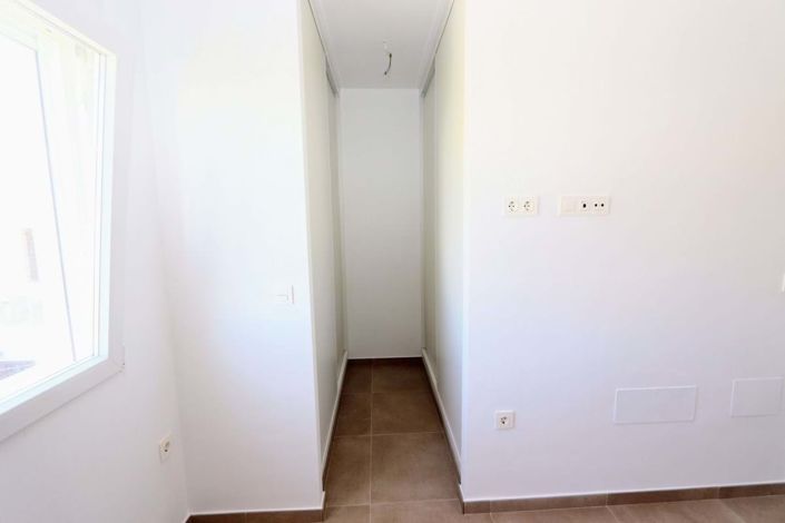 Image No.16-3 Bed Townhouse for sale