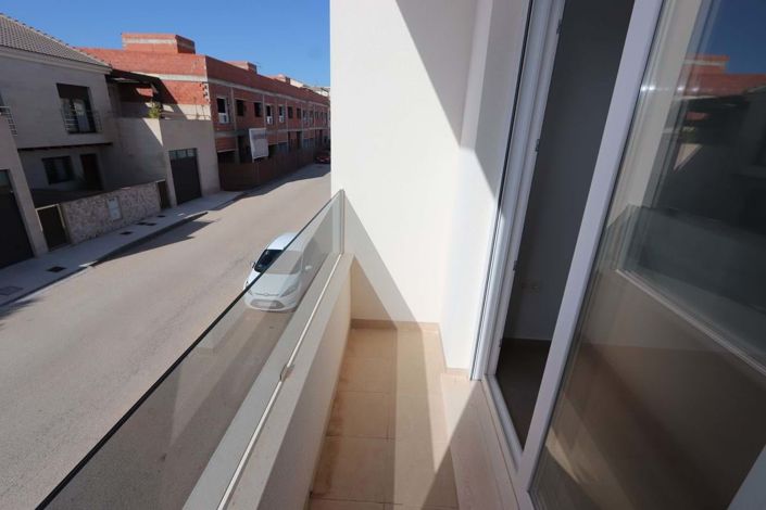 Image No.20-3 Bed Townhouse for sale