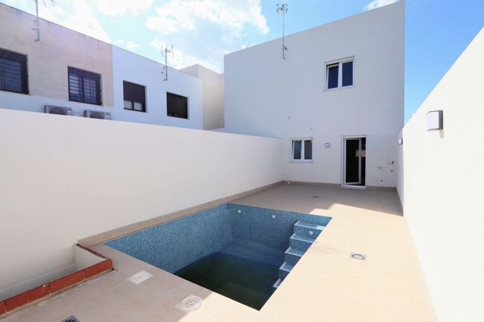 Image No.22-3 Bed Townhouse for sale