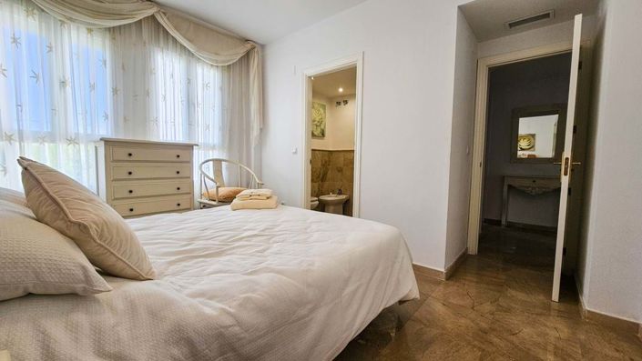 Image No.12-3 Bed Apartment for sale