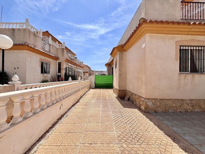 Image No.18-3 Bed Townhouse for sale