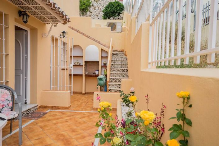 Image No.2-4 Bed Townhouse for sale