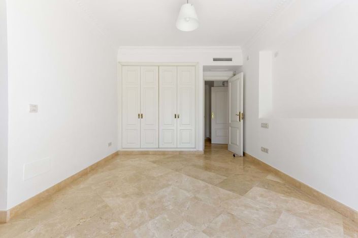 Image No.9-3 Bed Apartment for sale