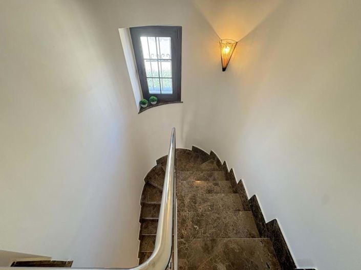 Image No.34-3 Bed Apartment for sale