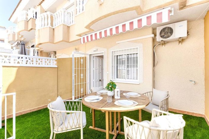 Image No.15-2 Bed Townhouse for sale