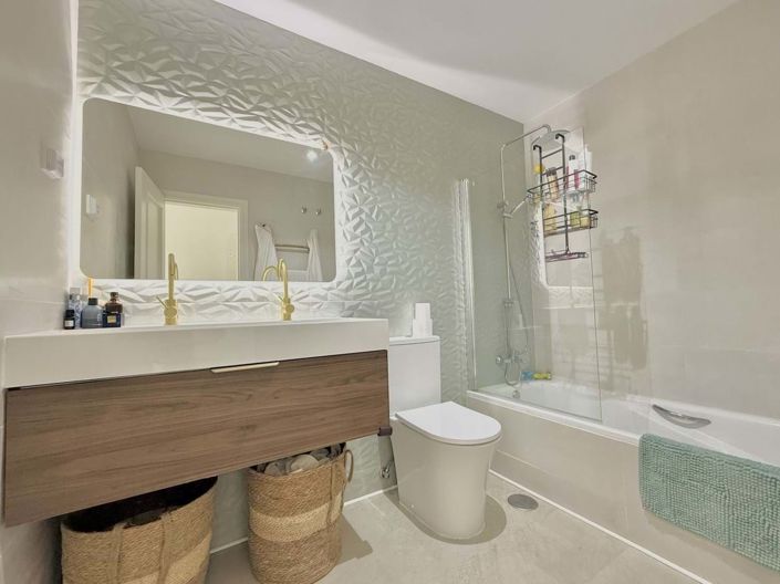 Image No.24-2 Bed Apartment for sale