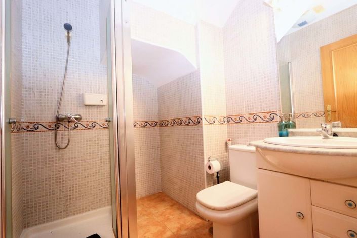 Image No.13-4 Bed Semi-Detached for sale