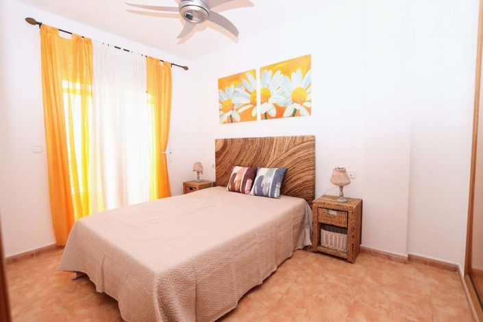 Image No.16-4 Bed Semi-Detached for sale