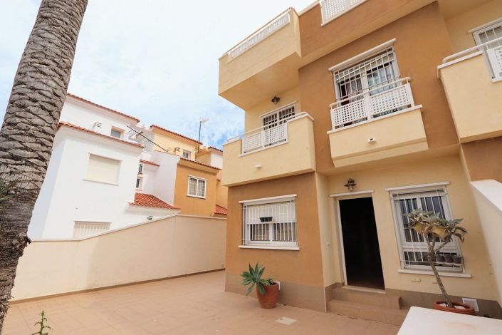 Image No.24-4 Bed Semi-Detached for sale