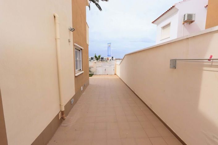 Image No.26-4 Bed Semi-Detached for sale