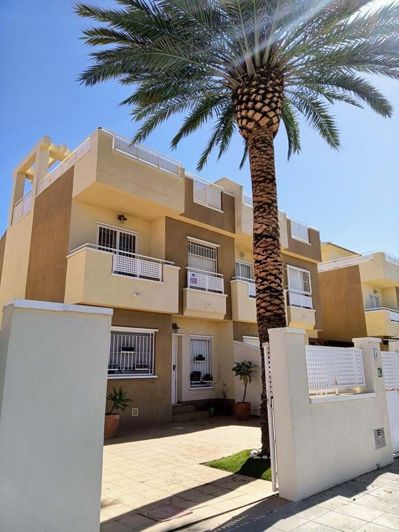 Image No.28-4 Bed Semi-Detached for sale