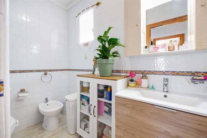 Image No.26-3 Bed Property for sale