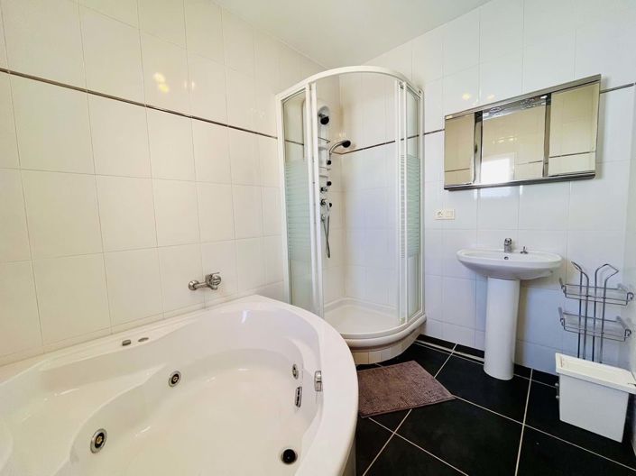 Image No.18-7 Bed Villa for sale