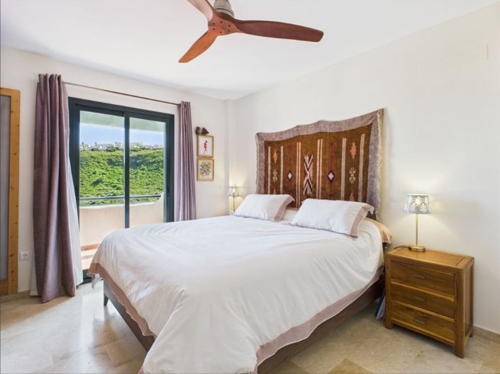 Image No.33-3 Bed Semi-Detached for sale