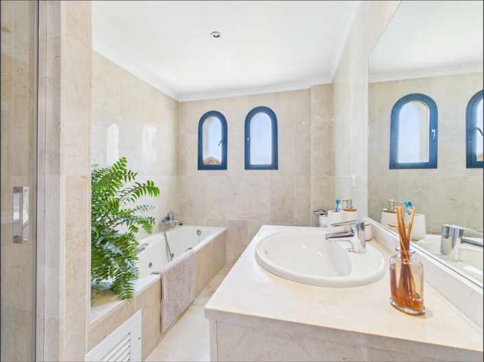 Image No.37-3 Bed Semi-Detached for sale