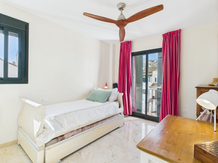 Image No.41-3 Bed Semi-Detached for sale