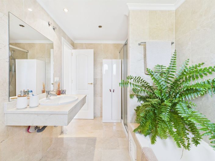 Image No.44-3 Bed Semi-Detached for sale