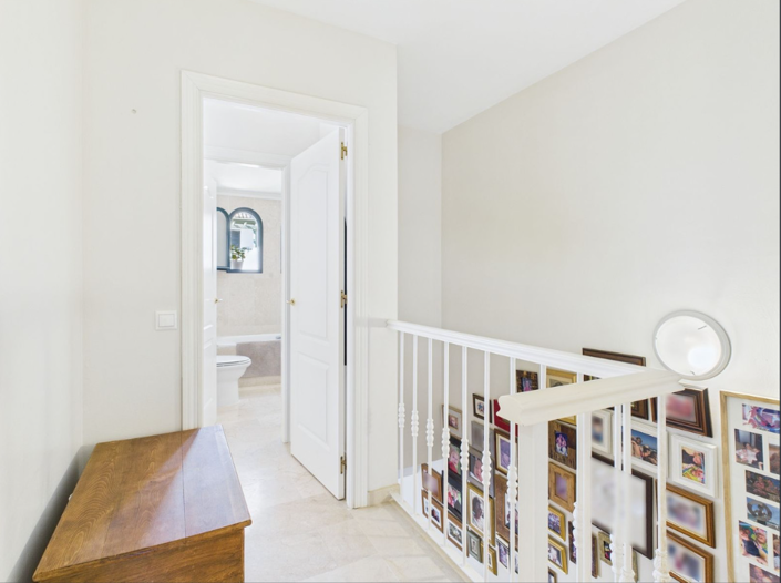 Image No.49-3 Bed Semi-Detached for sale