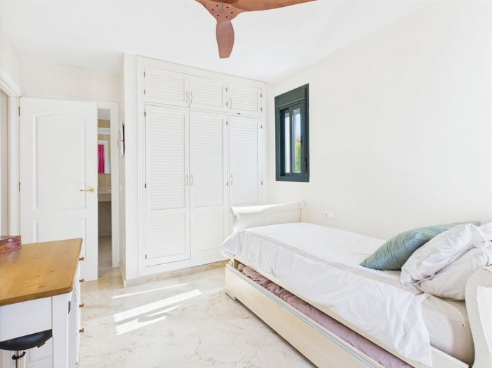 Image No.50-3 Bed Semi-Detached for sale