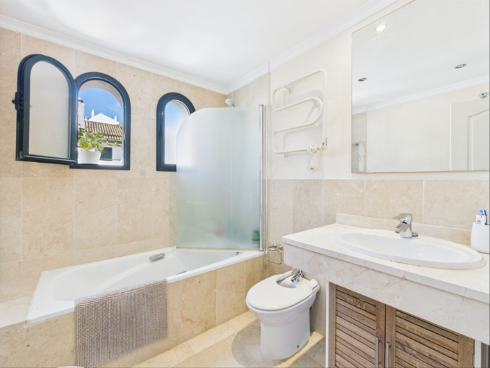 Image No.51-3 Bed Semi-Detached for sale