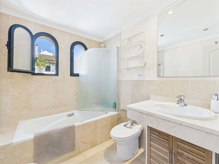 Image No.58-3 Bed Semi-Detached for sale