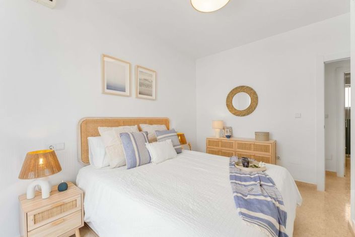 Image No.13-2 Bed Townhouse for sale